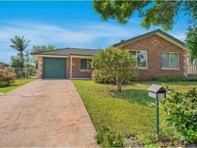 Charming 4 BR 30 Rayleigh Drive, Worrigee House for rent List.