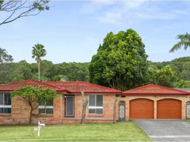 Just in! 4 BR 31 Blackbutt Way, BARRACK HEIGHTS House for rent.