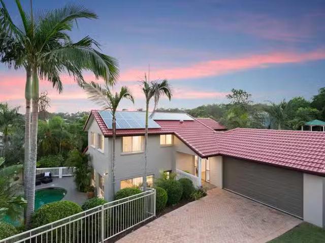 Cozy 4 BR 32 Mukurta Street, Chapel Hill, QLD 4069
