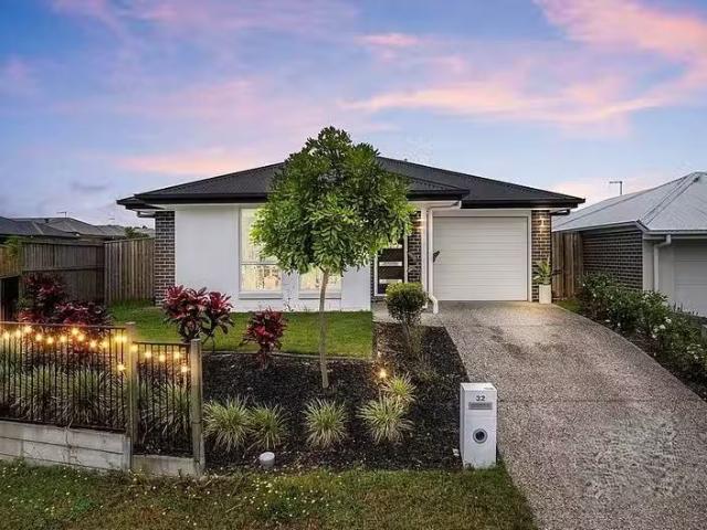 Deal! 4 BR 32 Almandin Street, LOGAN RESERVE, QLD 4133 House.
