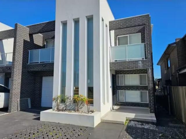 Cozy 4 BR 33 Fairfield Road, Woodpark Townhouse for rent List.
