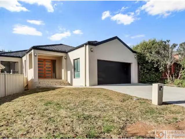 Deal! 4 BR 33A Kinleyside Avenue, Jerrabomberra House for rent.