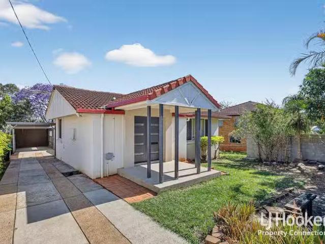 Unique 4 BR 3 Crest Street, Kallangur, QLD 4503