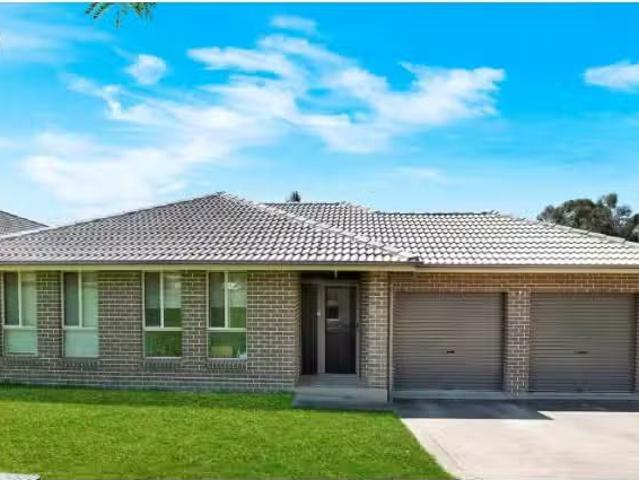 Unique 4 BR 3 Walton Place, MOSS VALE House for rent Listed b.