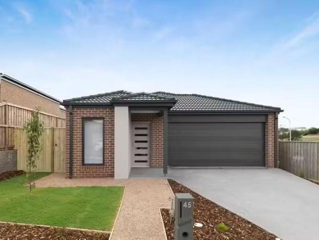 Cozy 4 BR 45 Mapleton Avenue, WARRAGUL, VIC 3820 House for R.