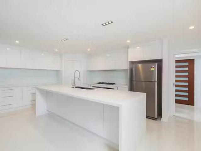 Rental! 4 BR 49A Helby Street, Harrison, ACT 2914