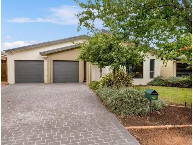 Deal! 4 BR 40 Mary Kitson Street, WATSON House for rent Liste.