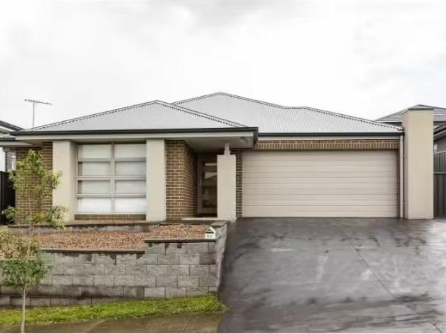 Deal! 4 BR 40 Bunya Street, Horsley House for rent Listed by.