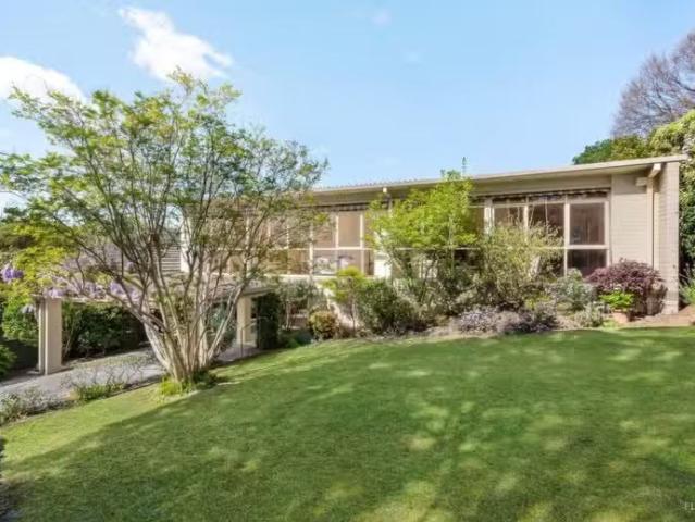 Cozy 4 BR 40 Fintonia Street, Balwyn North VIC 3104 House Au.