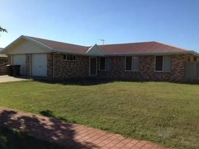 For Rent! 4 BR 411 Farm Street, Norman Gardens, QLD 4701