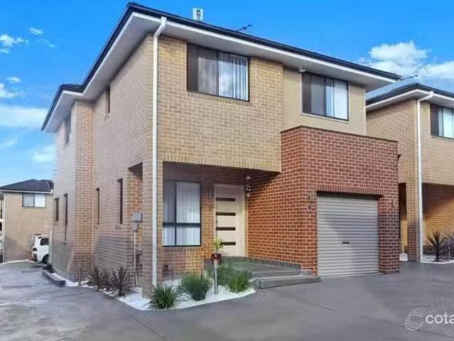 Deal! 4 BR 4/1 5 Carinya Street, Blacktown, NSW 2148