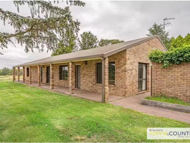 Cozy 4 BR 4 Harrison Place, ARMIDALE House for rent Listed by.