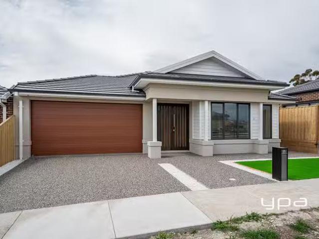 Cheap 4 BR 4 Regner Drive, Sunbury, VIC 3429