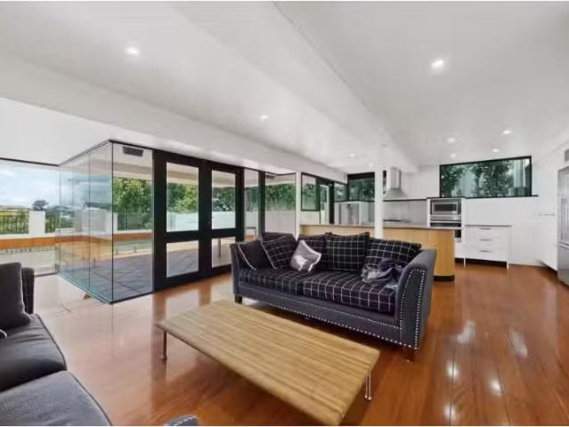 Cozy 4 BR 54 St Pauls Terrace, Spring Hill House for rent Lis.