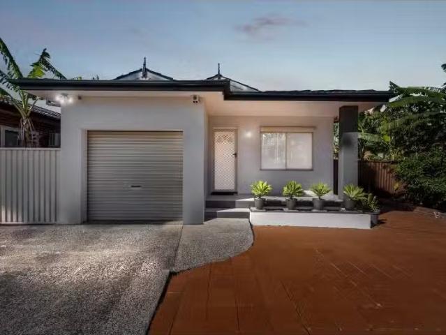 Rental! 4 BR 597D Great Western Hwy, GREYSTANES House for rent.