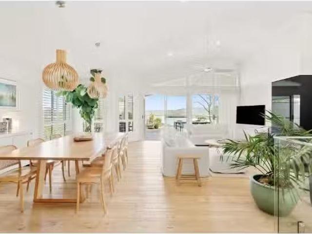 Just in! 4 BR 50 Vista Avenue, Copacabana House for rent List.