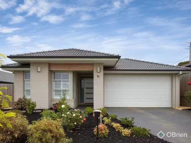 Deal! 4 BR 51 Meadowbrook Crescent, Warragul, VIC 3820