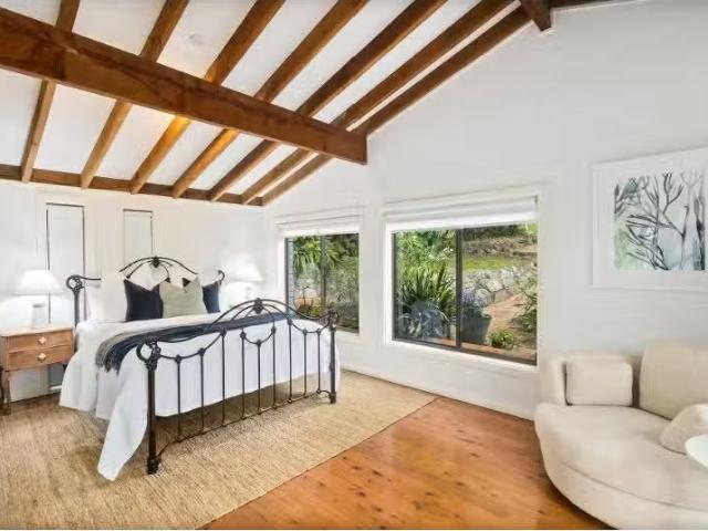 Cheap 4 BR 52 Stones Rd, Mount Kembla House for rent Listed b.