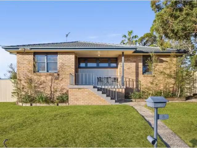Rental! 4 BR 5 Gowrie St, Koonawarra House for rent Listed by.
