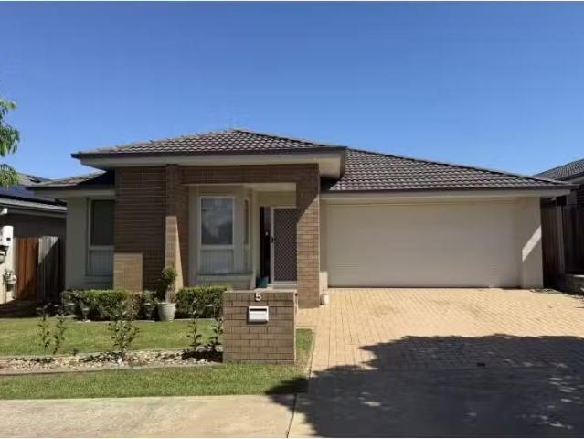 New 4 BR 5 Fury Street, Oran Park House for rent Listed by Le.