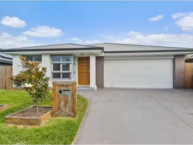 Cheap 4 BR 5 Osage Street, HORSLEY House for rent Listed by L.