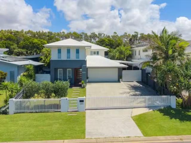 Cozy 4 BR 686 Casuarina Way, Casuarina House for rent Listed.