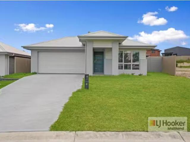 Cheap 4 BR 68 Barclay Drive, North Rothbury House for rent Li.