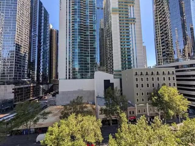 Cozy 4 BR 604/270 King Street, Melbourne, VIC 3000
