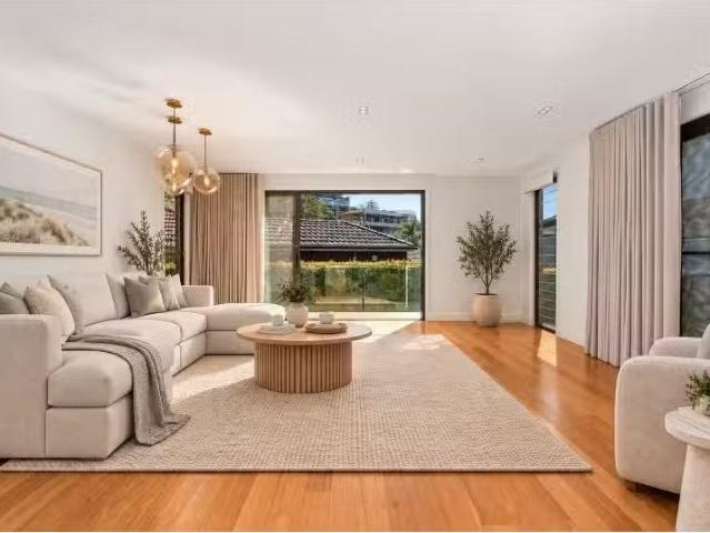 Deal! 4 BR 6 Arncliffe Road, Earlwood House for rent Listed b.