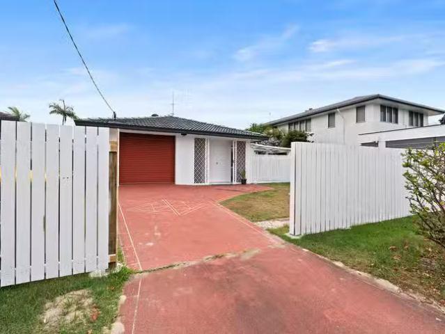 Nice 4 BR 6 Mascala Parade, Mermaid Waters, QLD 4218