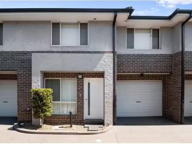 Rental! 4 BR 7/96 Great Western Highway, KINGSWOOD Townhouse f.