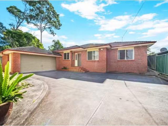 Rental! 4 BR 703A Pacific Highway, Mount Kuring gai House for.
