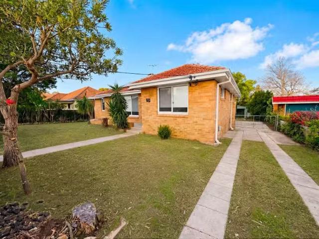 Charming 4 BR 70 Porter Avenue, East Maitland House for rent.