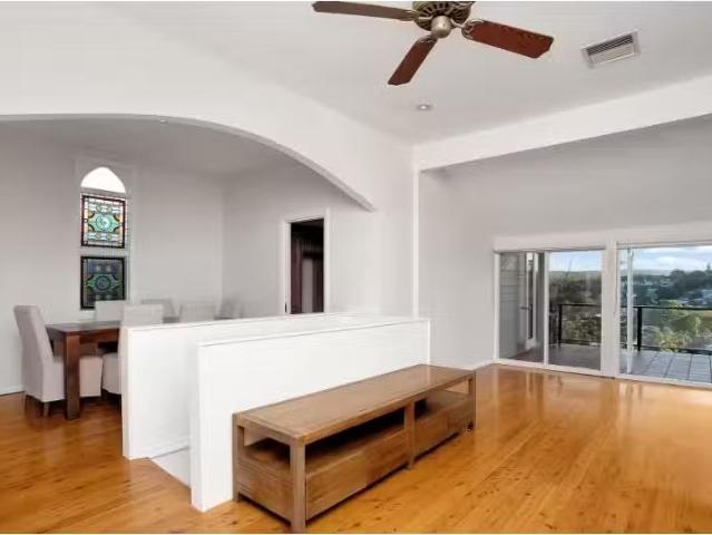 Cozy 4 BR 72 Alleyne Avenue, North Narrabeen House for rent L.