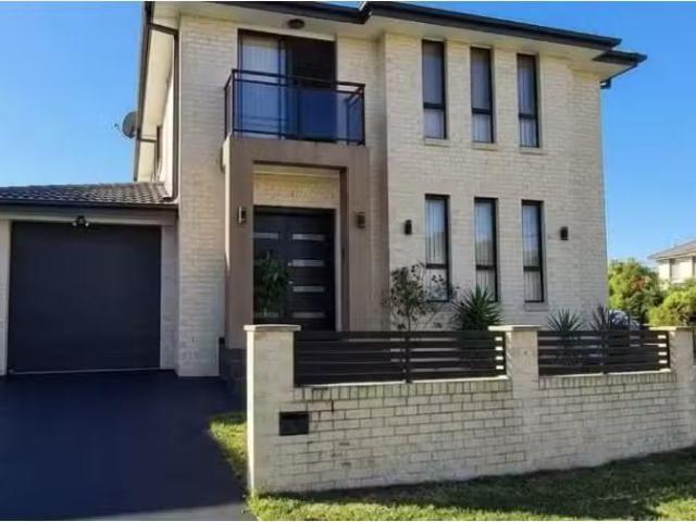 Charming 4 BR 72 Thistle Circuit, Green Valley Townhouse for r.