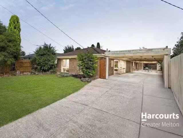 Unique 4 BR 7 Blaxland Road, MELTON SOUTH, VIC 3338 House fo.
