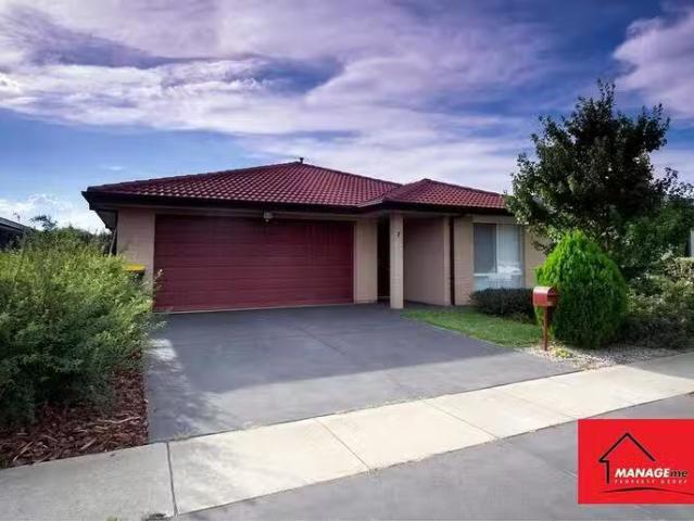 Charming 4 BR 7 Haven Street, Harrison, ACT 2914