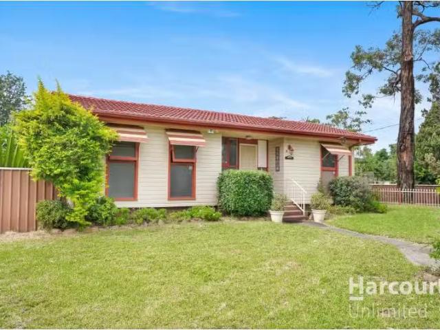 For Rent! 4 BR 7 Hartog Avenue, WILLMOT House for rent Listed.