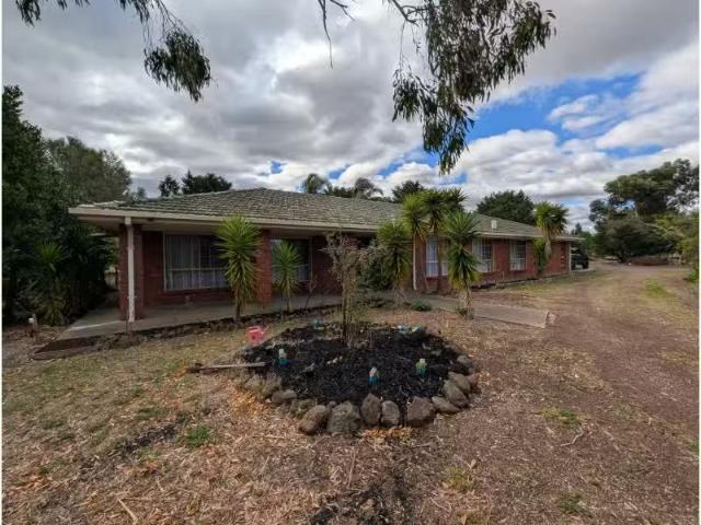 Rental! 4 BR 80 Lovely Banks Road, Lovely Banks House for rent.
