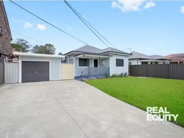 Just in! 4 BR 8 Bradshaw Avenue, MOOREBANK House for rent Lis.