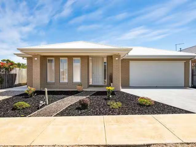 Nice 4 BR 8 Jacana Drive, St Leonards, VIC 3223