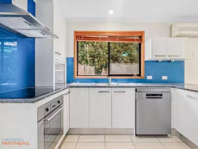 Deal! 4 BR 94 Summerville Crescent, Florey, ACT 2615