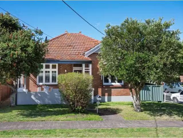 Rental! 4 BR 90 Ocean Street, Kogarah House for rent Listed b.