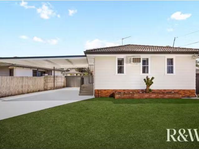 For Rent! 4 BR 90 Boldrewood Road, BLACKETT House for rent Li.
