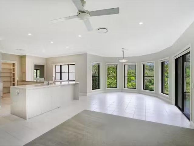 Cozy 4 BR 9/210 Wattle Tree Road, HOLGATE House for rent List.
