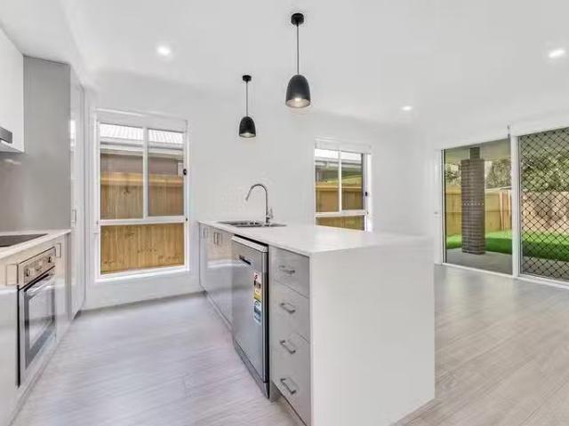 Deal! 4 BR 9 Kings Street, Lawnton, QLD 4501