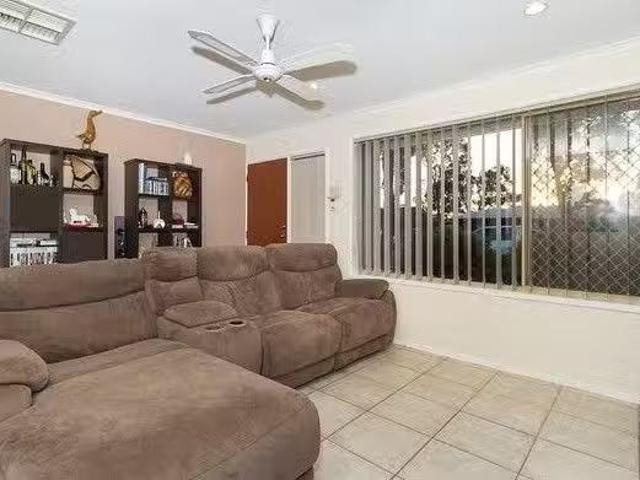 Deal! 4 Carson Street, PARAFIELD GARDENS, SA 5107 House for.