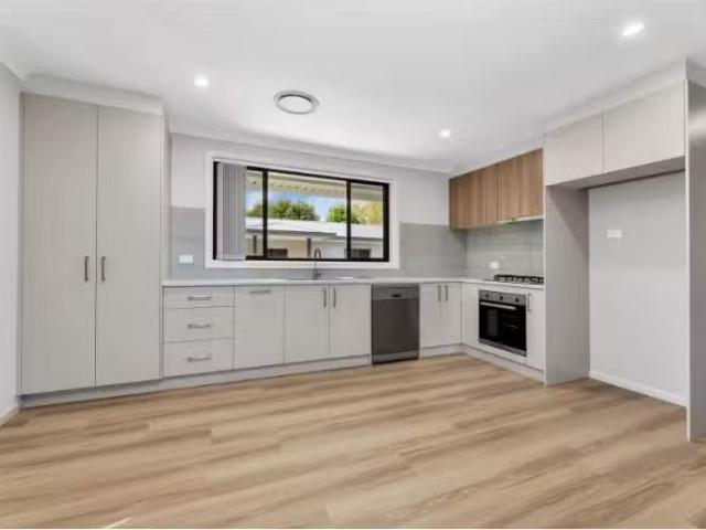 Deal! 4 Clarke Avenue, Richmond House for rent Listed by Nadi.