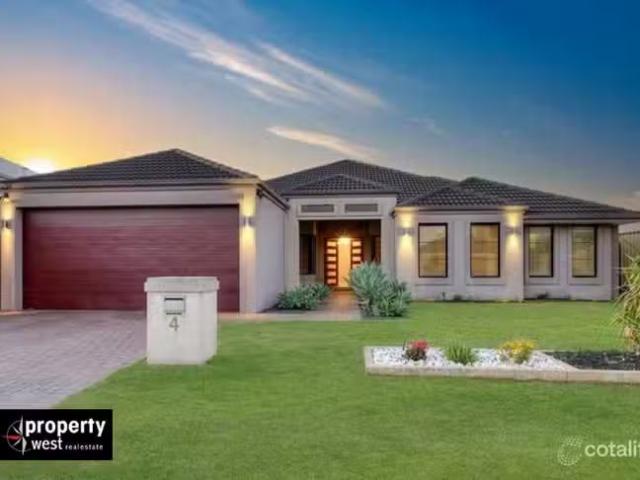 Unique 4 El Porto Way, Iluka, WA 6028