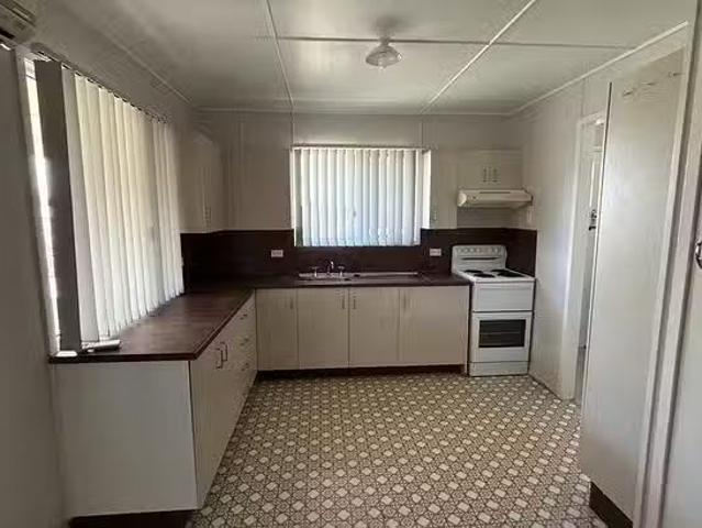 Just in! 4 Knaggs Street, Moura, QLD 4718